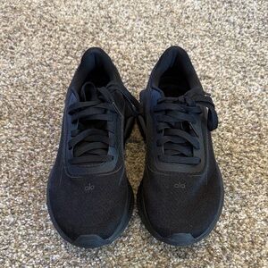 ALO Runner unisex black running shoes men’s size 5, women’s 6.5